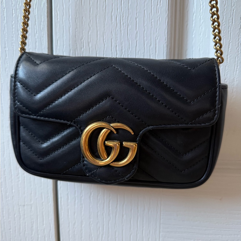 Mini Gucci Black Quilted Crossbody Bag with Gold Chain - Picture 3 of 7